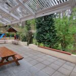 Apartament 8-osobowy z tarasem z widokiem na las z 3 pomieszczeniami sypialnianymi