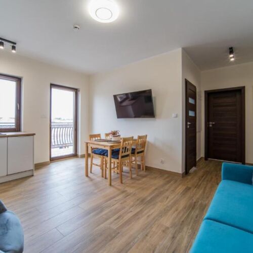 Apartament 3-osobowy z balkonem z 2 pomieszczeniami sypialnianymi