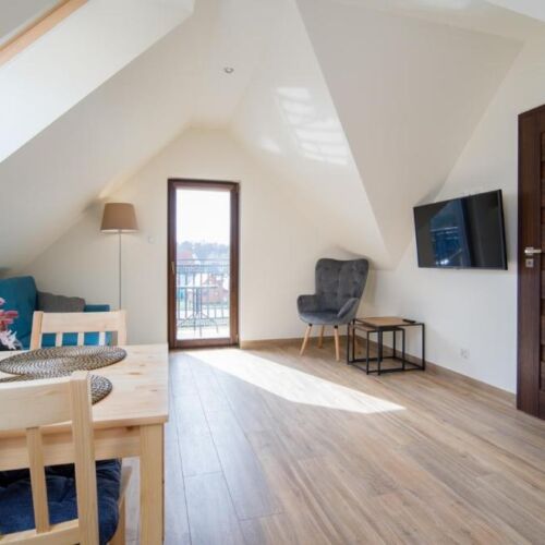 Apartament 3-osobowy z balkonem z 2 pomieszczeniami sypialnianymi