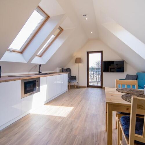 Apartament 3-osobowy z balkonem z 2 pomieszczeniami sypialnianymi