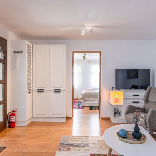 Întreaga unitate confort întreaga unitate pentru 4 pers. (se inchirieaza doar integral)