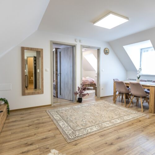 Deluxe Upstairs 3-Room Apartment for 6 Persons