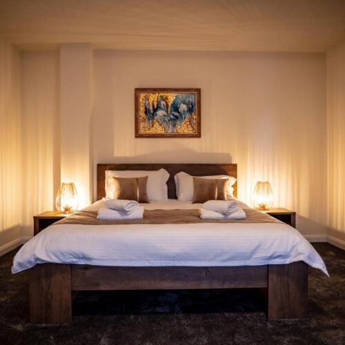 Camera dubla la etaj cu balcon