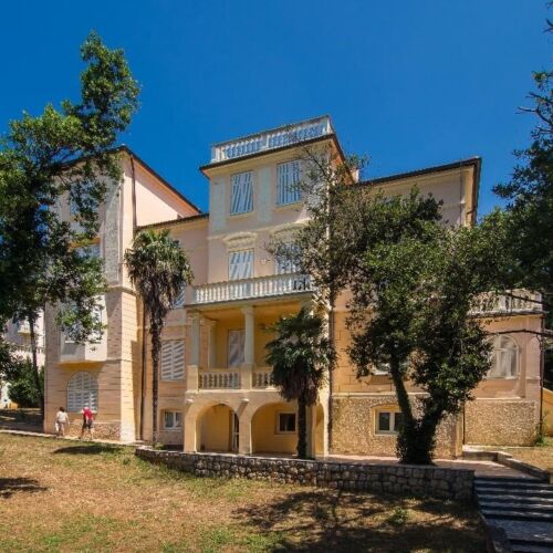 Standard Plus Upstairs 2-Room Suite for 3 Persons