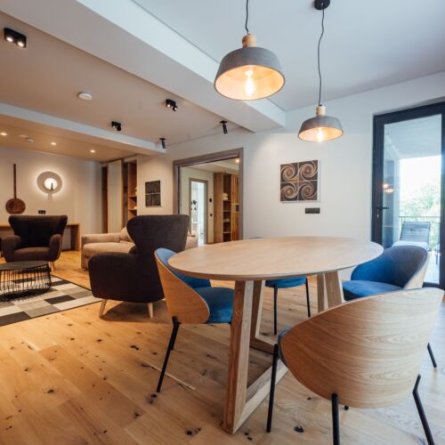 Apartament prezidențial cu vedere spre pădure, living și balcon - Corp Peakture Hotel cu 2 camere pentru 4 pers.