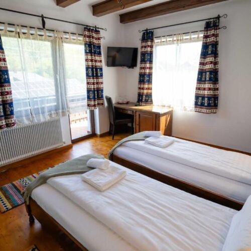 Camera twin cu balcon