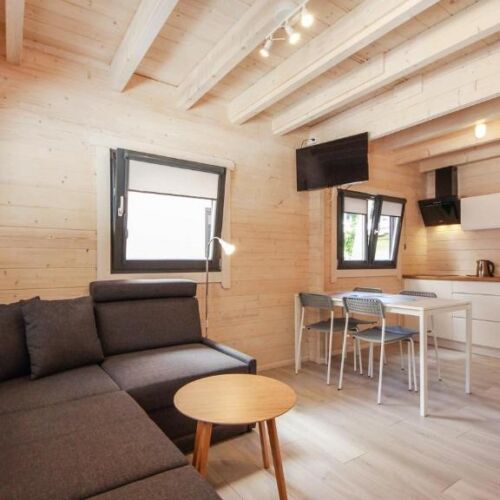 Cabană pentru 8 pers. (se inchirieaza doar integral)