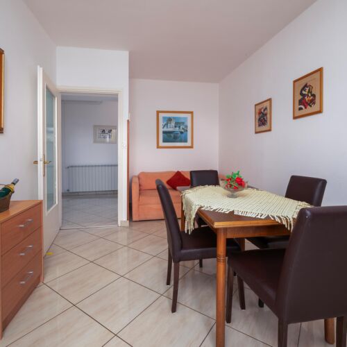 Apartament pentru 3 pers. (se inchirieaza doar integral)
