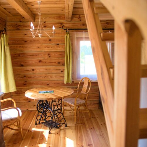 Întreaga unitate cu terasă cu vedere spre grădină pentru 6 pers. (se inchirieaza doar integral)