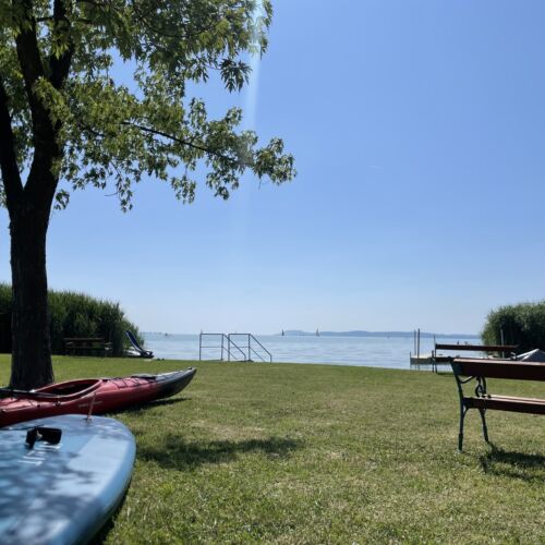 Apartament la etaj cu vedere spre lac pentru 4 pers. (se inchirieaza doar integral)