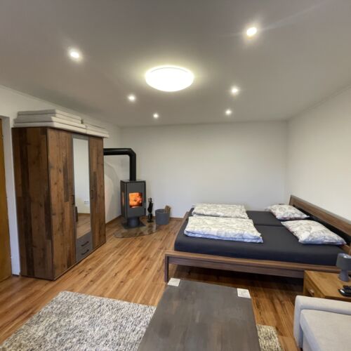 Whole House 2-Room Family Apartment for 4 Persons (extra beds available)