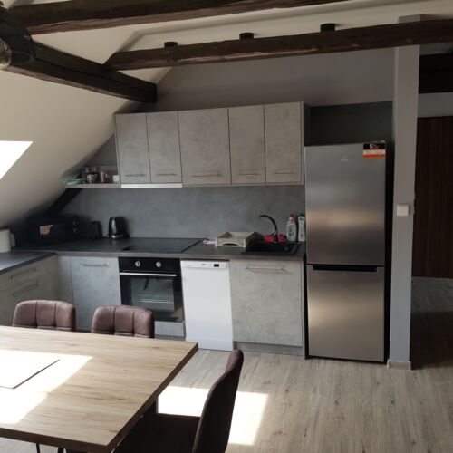 Apartmán with own kitchen pre 5 os. s 2 spálňami v podkroví