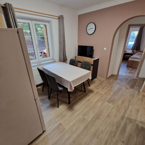 Apartmán with flat screen tv with own kitchen pre 4 os. s 2 spálňami