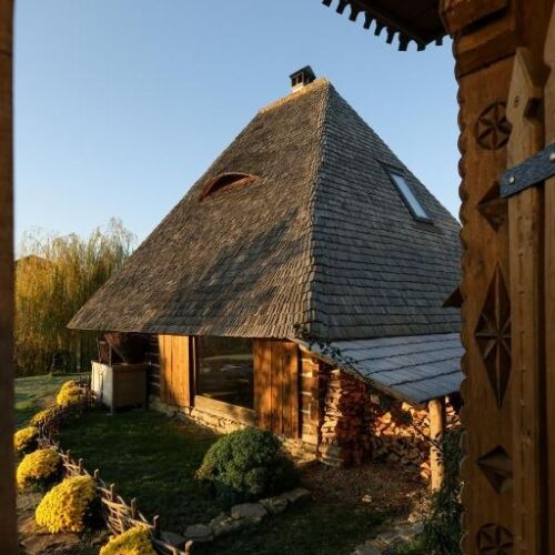 Cabană superior pentru 2 pers. (se inchirieaza doar integral)