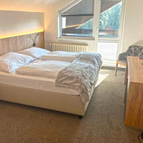 Camera dubla superior la etaj