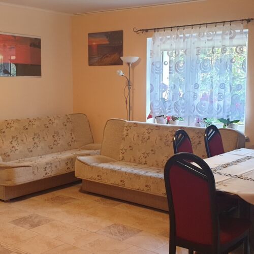 Apartament 8-osobowy na parterze z 2 pomieszczeniami sypialnianymi
