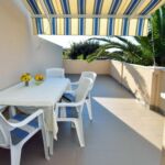 Apartament 3-osobowy z klimatyzacją na parterze z 2 pomieszczeniami sypialnianymi