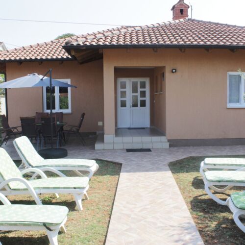 Casă de vacanță pentru 8 pers. (se inchirieaza doar integral)