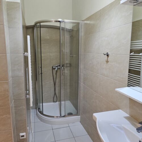 Apartament standard cu vedere spre grădină cu 2 camere pentru 4 pers.