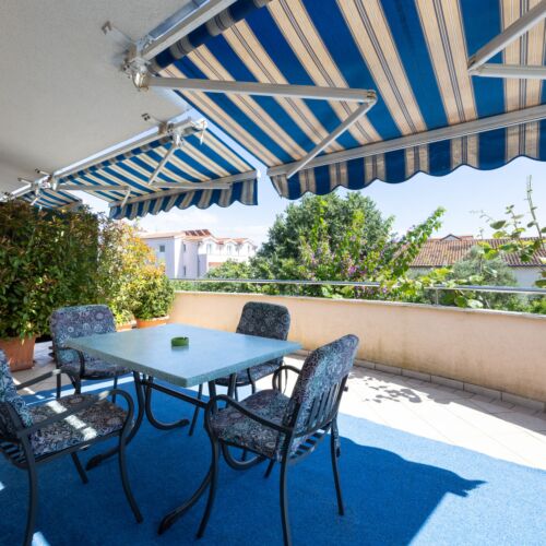 Apartament la etaj cu aer condiționat cu 2 camere pentru 4 pers.