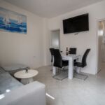 Erdgeschosses 2-Zimmer-Apartment für 4 Personen mit Aussicht auf den Garten