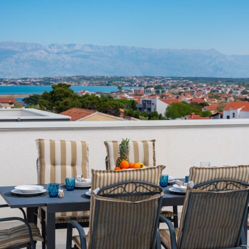 Apartament cu aer condiționat cu vedere spre mare cu 2 camere pentru 4 pers.