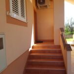 Apartament 8-osobowy z klimatyzacją na parterze z 3 pomieszczeniami sypialnianymi