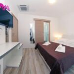 Apartments and Rooms Residence Simic Makarska