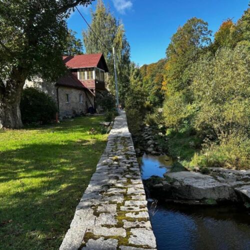 River View Whole House House for 14 Persons