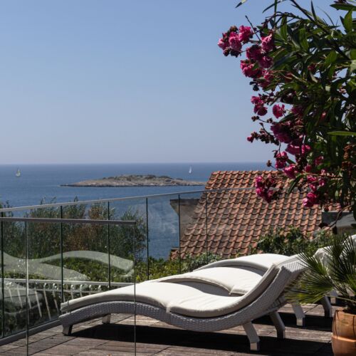 Sea View Air Conditioned Holiday Home for 8 Persons