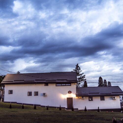 Camera tripla la parter