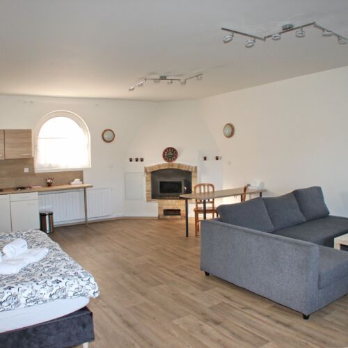 Suita pro 4 os. se 2 ložnicemi s výhledem do zahrady na přízemí (s možností přistýlky)