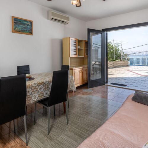 Apartament pentru 4 pers. (se inchirieaza doar integral)