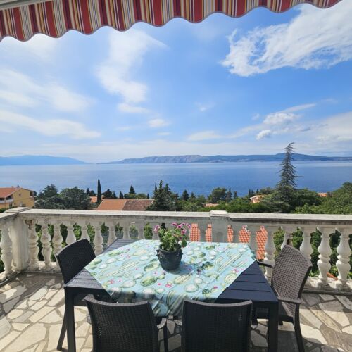 Apartmán pre 5 os. s 2 spálňami s výhľadom na more 