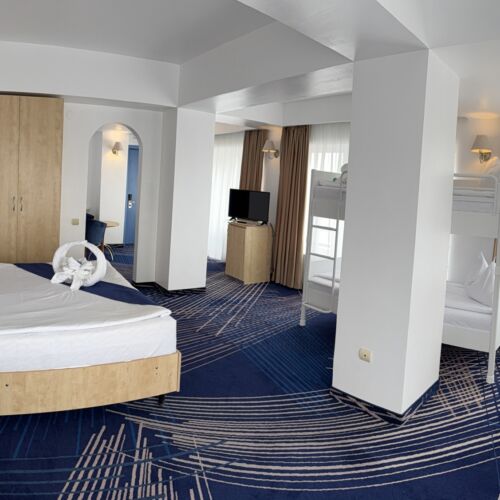 Camera dubla confort cu vedere parțială spre mare