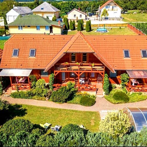 Apartman pro 4 os. se 2 ložnicemi s výhledem do zahrady na přízemí