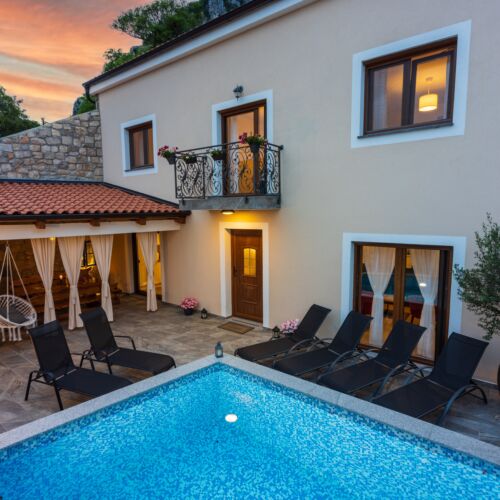 Sea View 3-Room Air Conditioned Apartment for 6 Persons K-19783