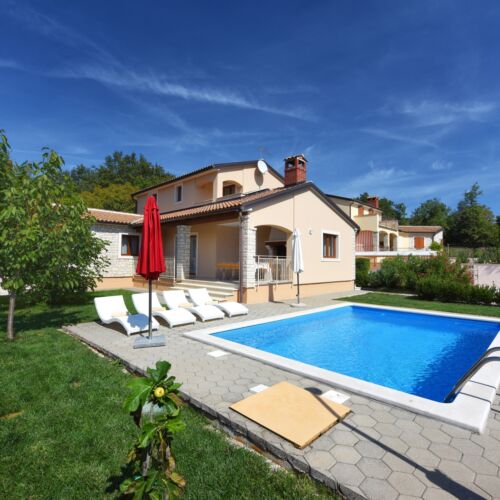 Apartament 6-osobowy z klimatyzacją z tarasem z 3 pomieszczeniami sypialnianymi K-20586