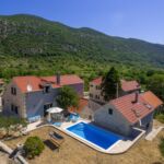 Apartman s klimatizací s terasou pro 8 os. se 4 ložnicemi K-21245