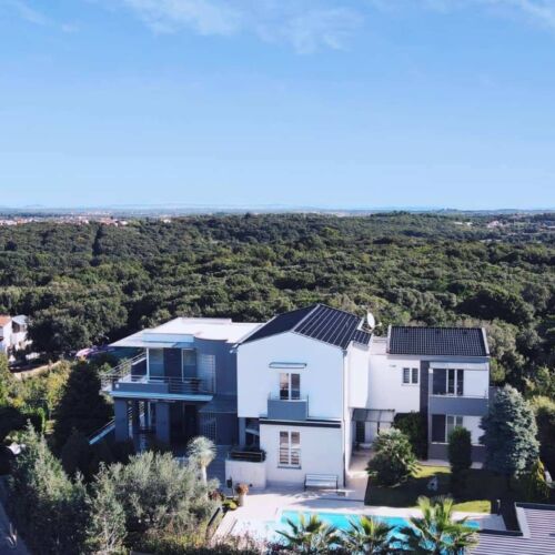 Sea View 5-Room Air Conditioned Apartment for 10 Persons K-21972