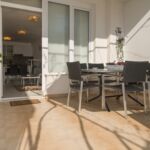 Apartman s klimatizací s terasou pro 6 os. se 2 ložnicemi A-22419-a
