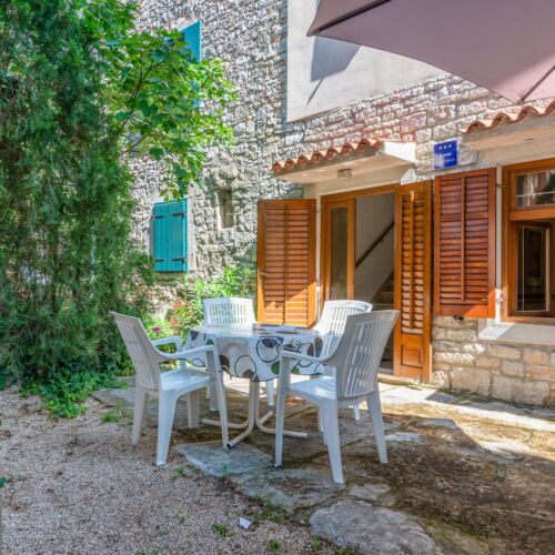 Sa terasom apartman za 4 osoba(e) sa 2 spavaće(om) sobe(om) A-22881-a