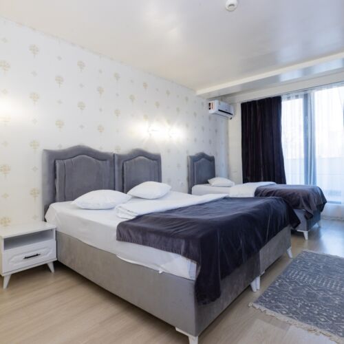 Camera tripla classic cu balcon