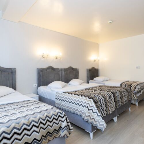 Camera cvadrupla mansardă privilege