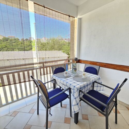 Apartman s balkónem  s manželskou postelí s 1 ložnicí (s možností přistýlky)