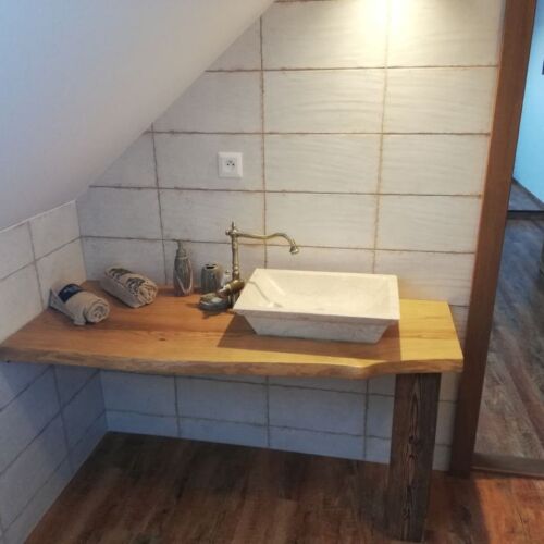 Camera dubla deluxe la mansardă (se poate solicita pat suplimentar)