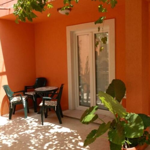 Apartament cu terasă cu 1 camera pentru 2 pers.