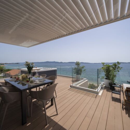 Apartament 5-osobowy z tarasem z widokiem na morze z 3 pomieszczeniami sypialnianymi