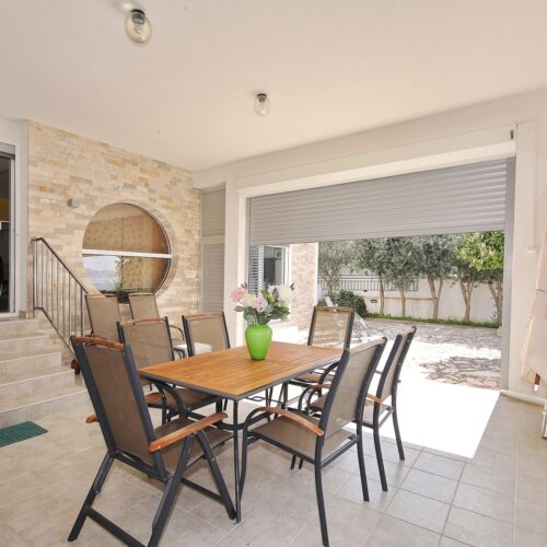 Casă de vacanță family cu terasă pentru 10 pers. (se inchirieaza doar integral)