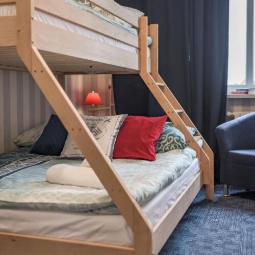 Camera tripla cu baie comună